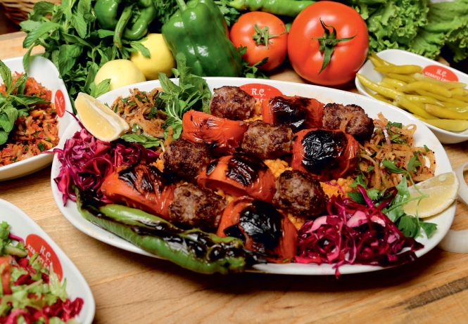 DOMATESLİ KEBAP   220 Gr